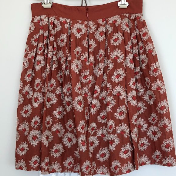Daisy Embroidered Full Skirt Size 10 - Picture 2 of 5